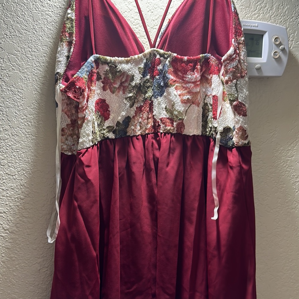 Dress - Picture 3 of 3